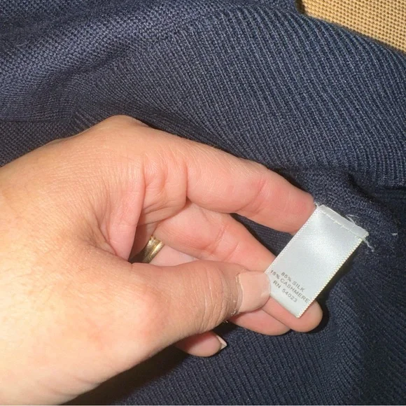 Banana Republic Mens Navy Blue Silk Cashmere V-Neck Sweater Size M - Picture 11 of 15